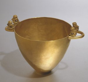 来自Palestrina的Skyphos（金色）